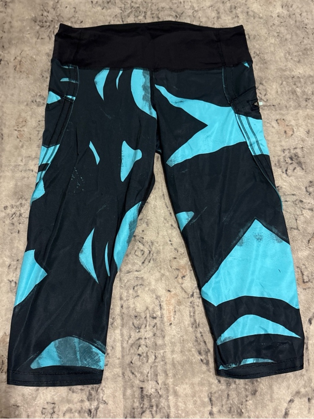 Lululemon Black & Teal Abstract Athletic Capri Leggings